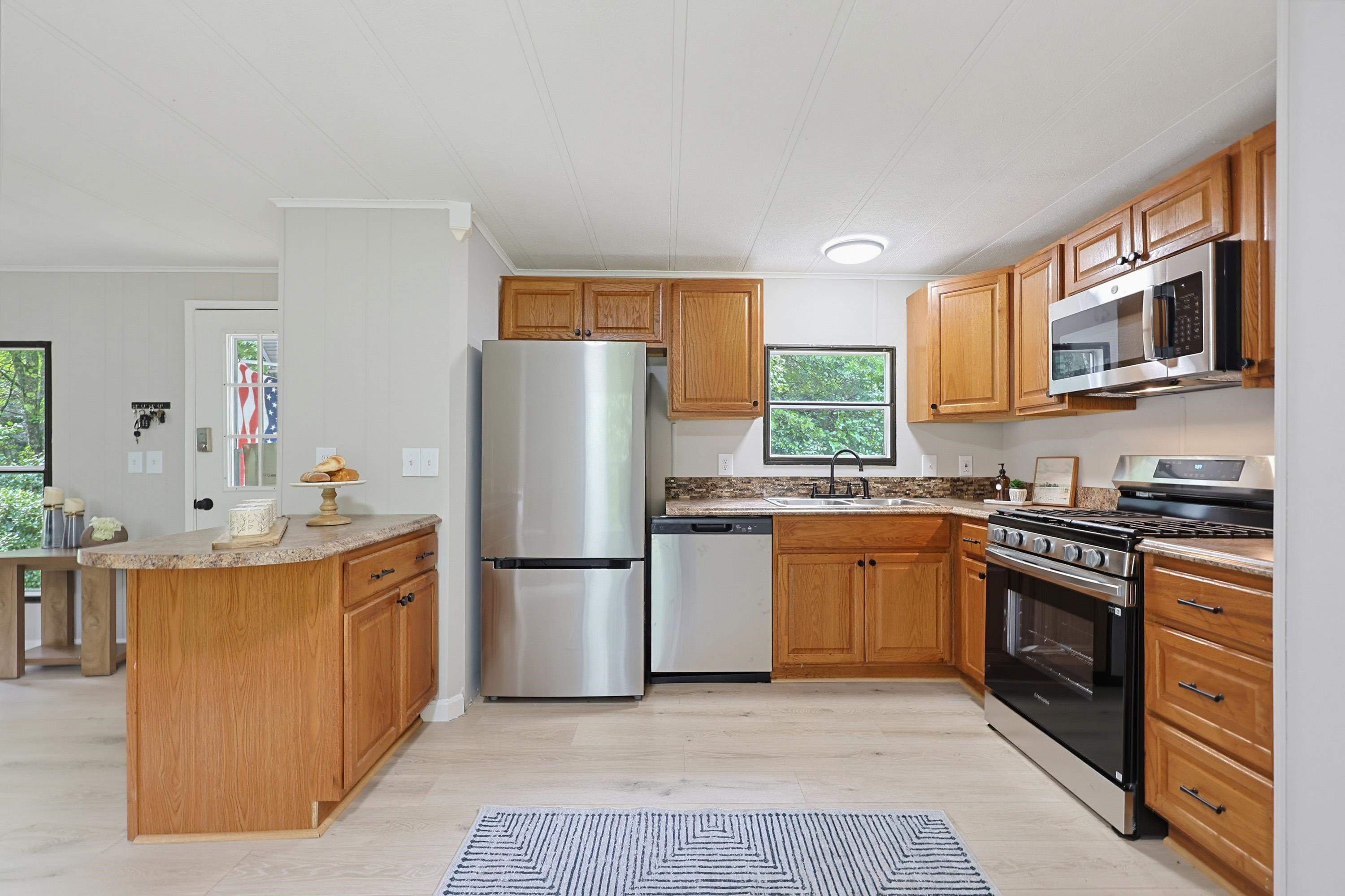 4 Matthew Road Hooksett, NH 03106 - Photo 3 of 16 Gallery Image 3