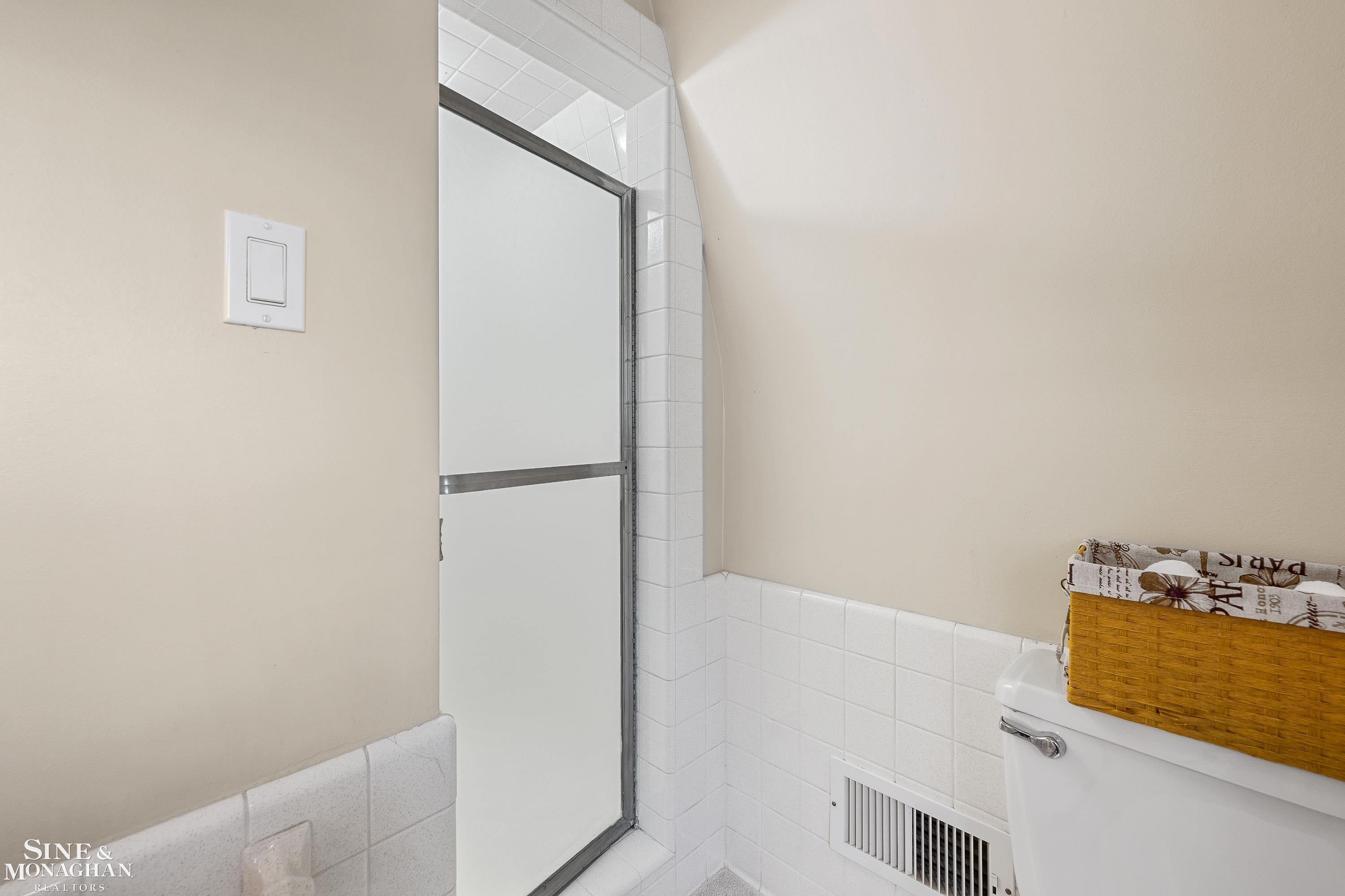 64 Hawthorne Road Grosse Pointe, MI 48236 - Photo 29 of 73 50139450-e573e05b-b224-485d-8db1-70f815b82a60.JPG