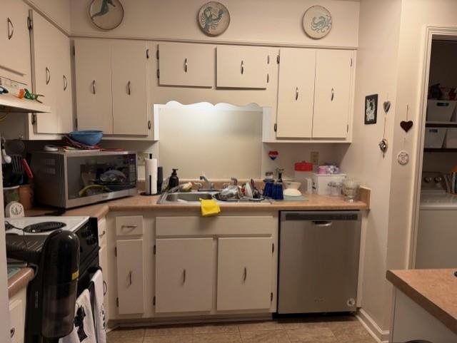 1099 Peyton Ridge Drive Collierville, TN 38017 - Photo 3 of 15 a kitchen with cabinets and appliances