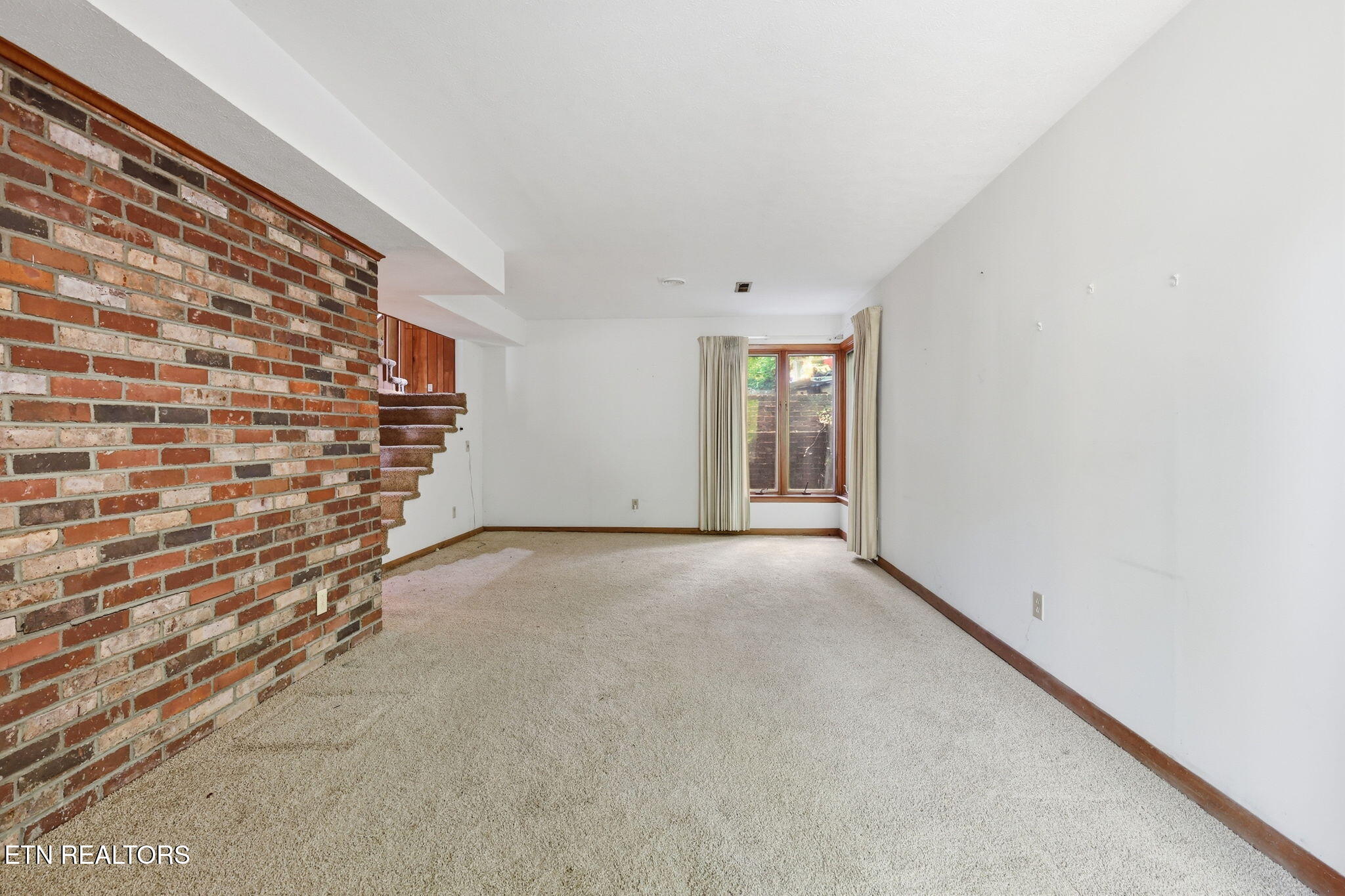 114 Balboa Circle Oak Ridge, TN 37830 - Photo 16 of 52 Living Room/Den