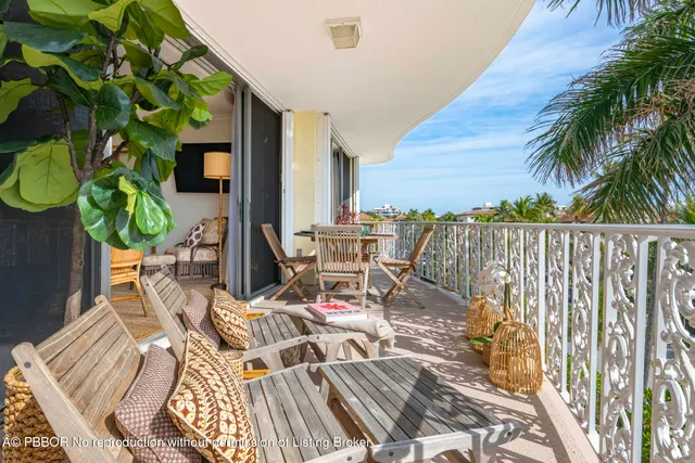 $2,850,000 | 227 Australian Avenue, Unit 35, Palm Beach, FL 33480