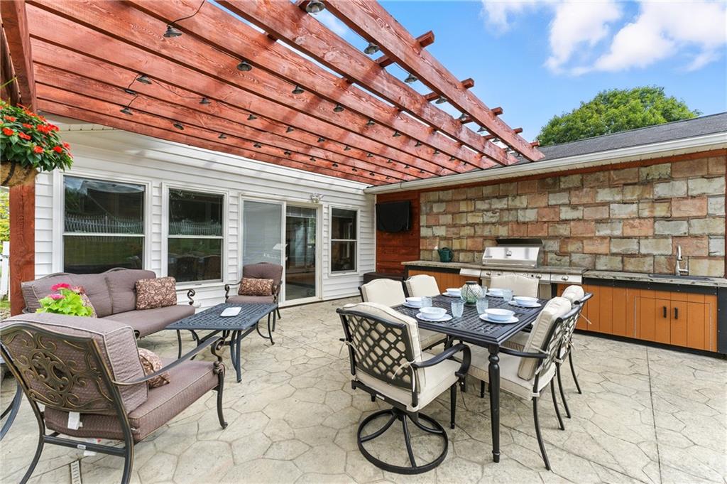 519 West Ridge Avenue Sharpsville, PA 16150 - Photo 43 of 48 a patio with table and chairs