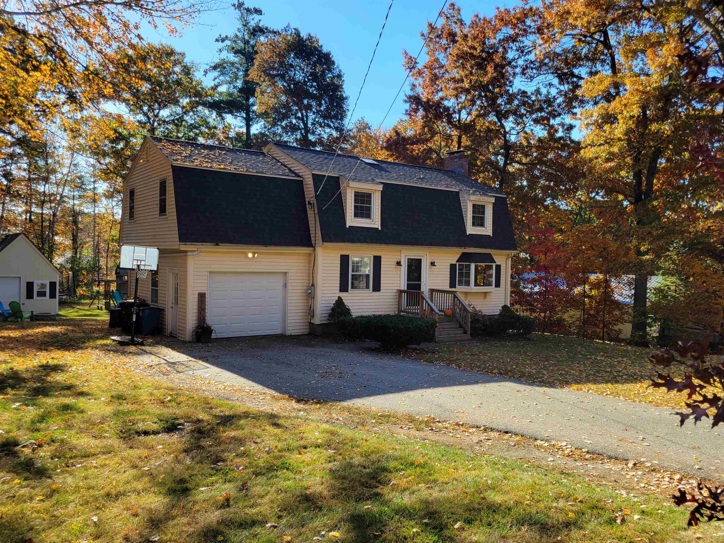 6 Oxford Road Derry, NH 03038 - Photo 2 of 40