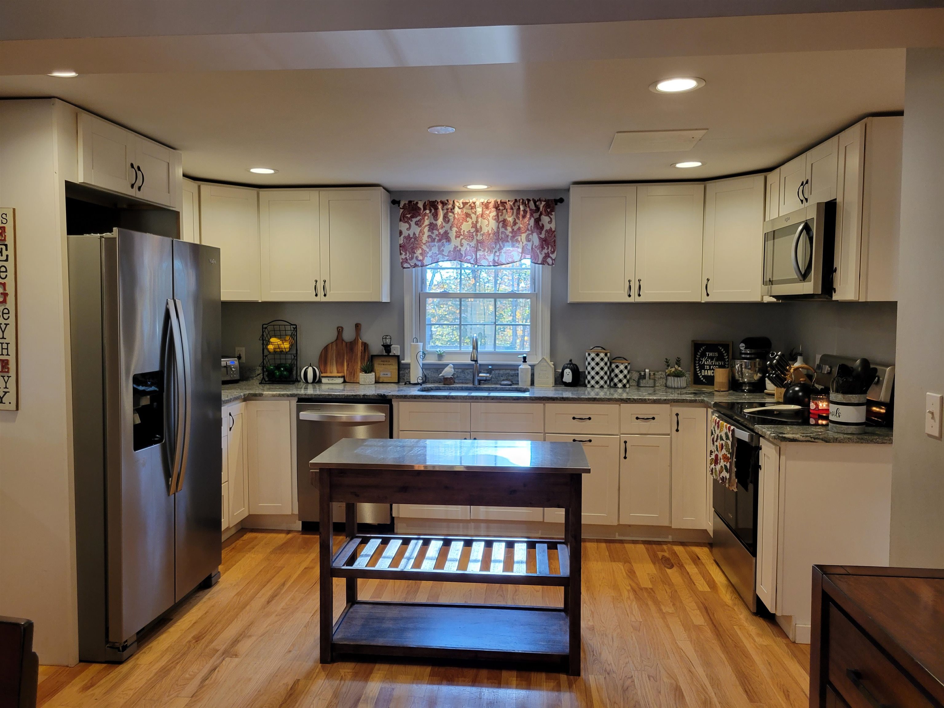 6 Oxford Road Derry, NH 03038 - Photo 9 of 40