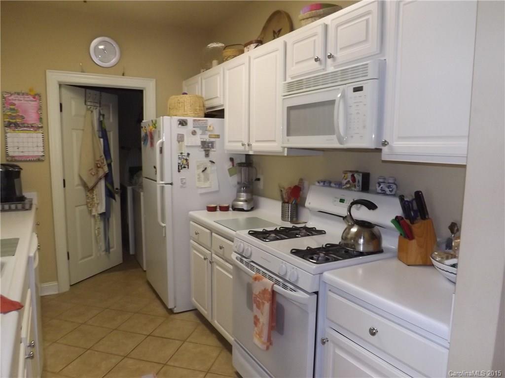 5601 Fairview Road, Unit 9 Charlotte, NC 28209 - Photo 8 of 13 a kitchen with a stove and a refrigerator