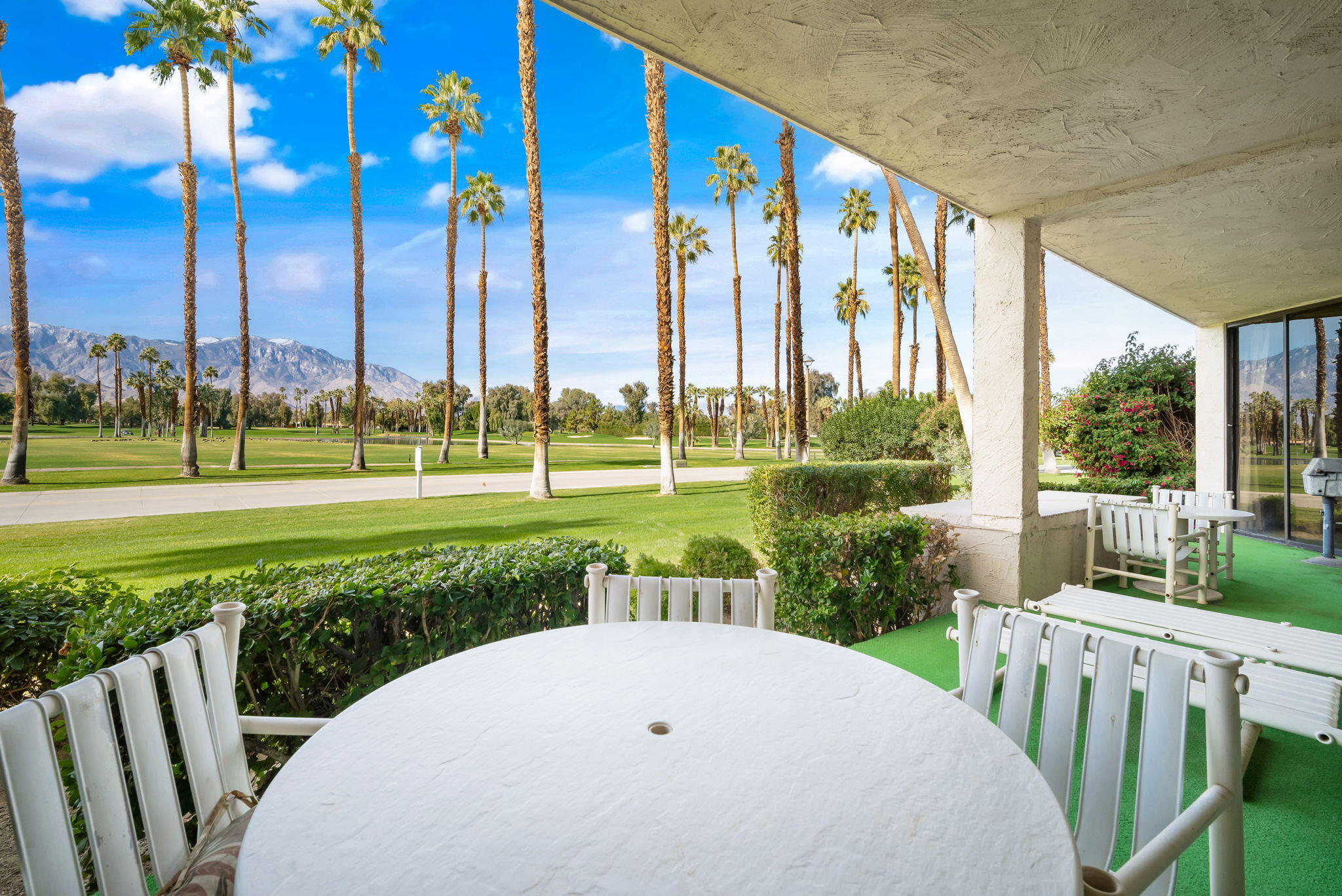 910 Island Drive, Unit 116 Rancho Mirage, CA 92270 - Photo 20 of 39 a view of a big room with a big yard