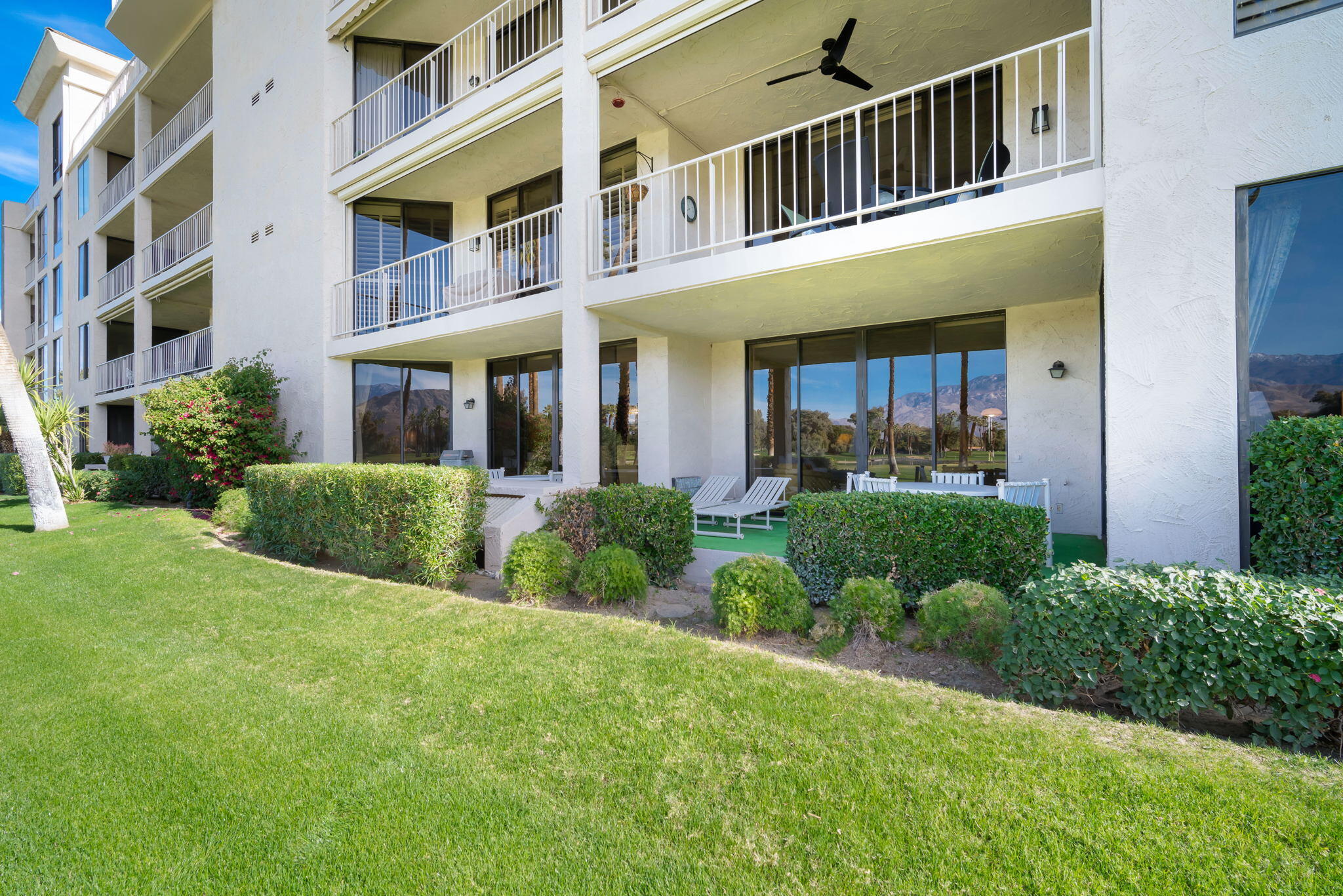 910 Island Drive, Unit 116 Rancho Mirage, CA 92270 - Photo 21 of 39 a view of a building with a yard