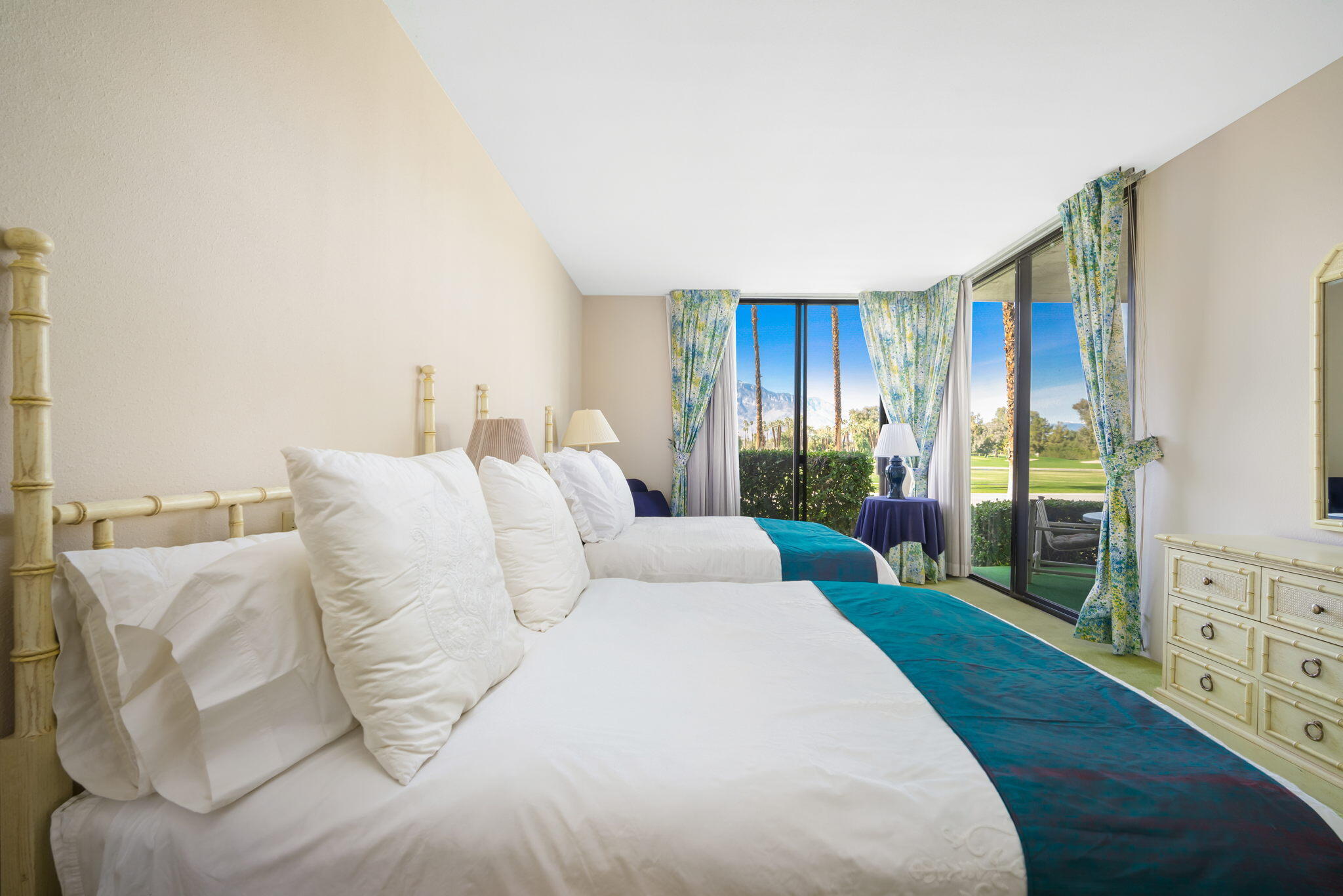 910 Island Drive, Unit 116 Rancho Mirage, CA 92270 - Photo 23 of 39 a spacious bedroom with a bed and a window
