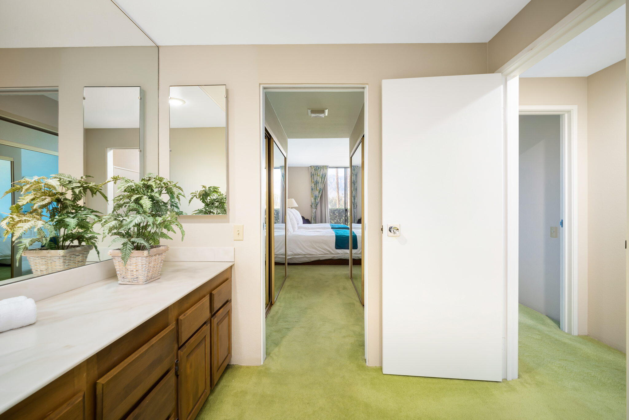 910 Island Drive, Unit 116 Rancho Mirage, CA 92270 - Photo 25 of 39 a en suite bathroom with a granite countertop sink and mirror
