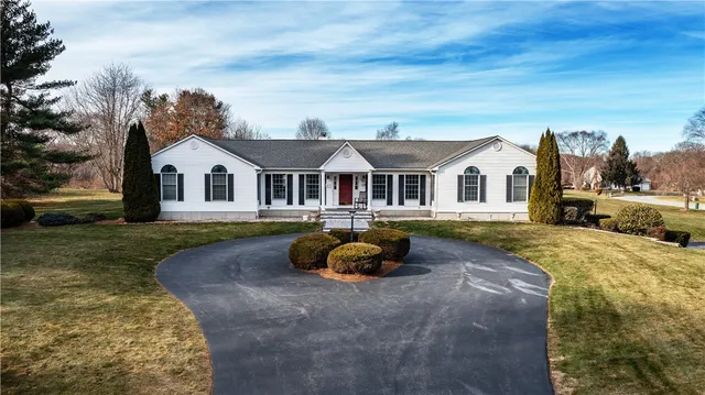$899,999 | 87 Mann School Road, Smithfield, RI 02917