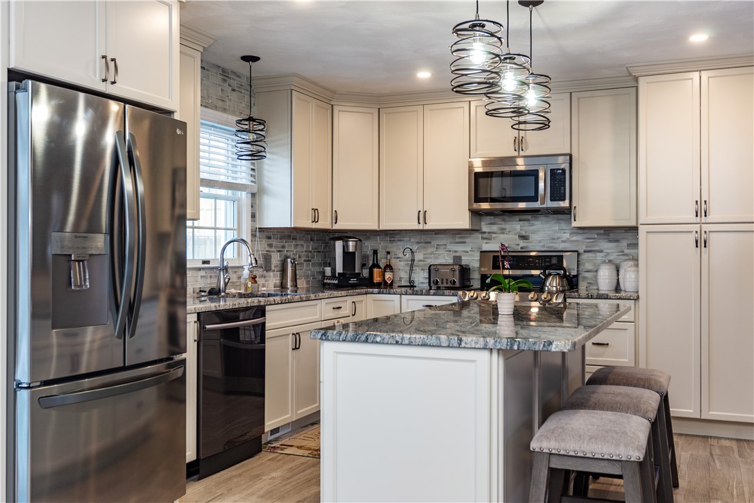 87 Mann School Road Smithfield, RI 02917 - Photo 11 of 50