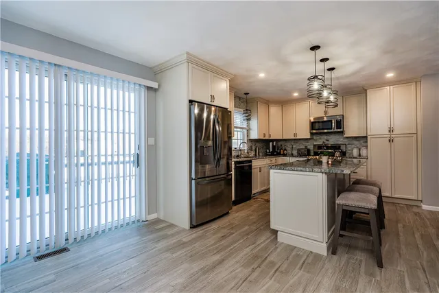 $899,999 | 87 Mann School Road, Smithfield, RI 02917