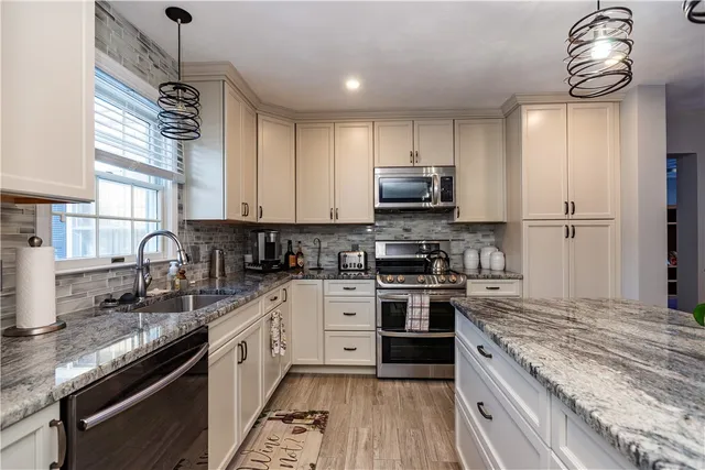 $899,999 | 87 Mann School Road, Smithfield, RI 02917