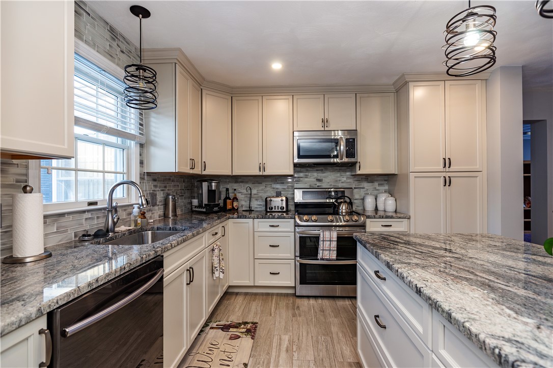 87 Mann School Road Smithfield, RI 02917 - Photo 13 of 50