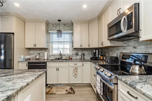 $899,999 | 87 Mann School Road, Smithfield, RI 02917