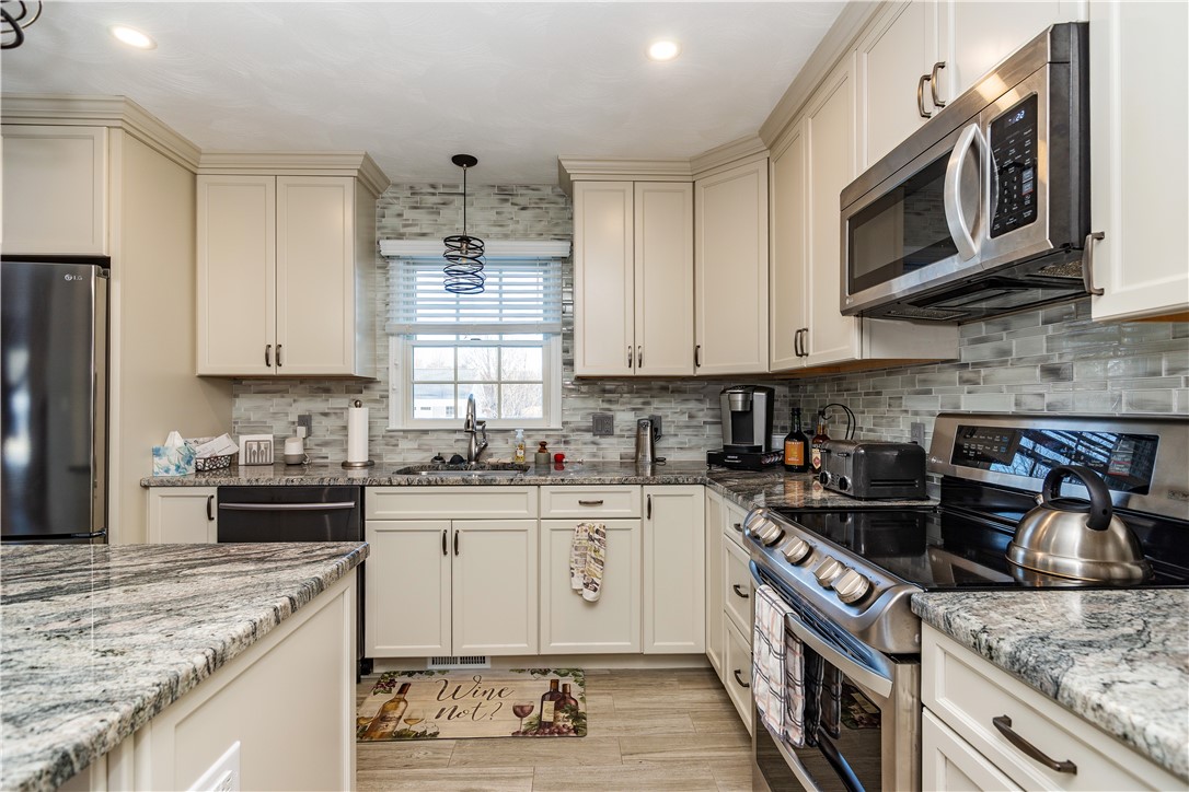 87 Mann School Road Smithfield, RI 02917 - Photo 14 of 50