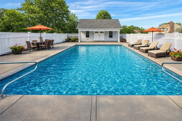 $899,999 | 87 Mann School Road, Smithfield, RI 02917