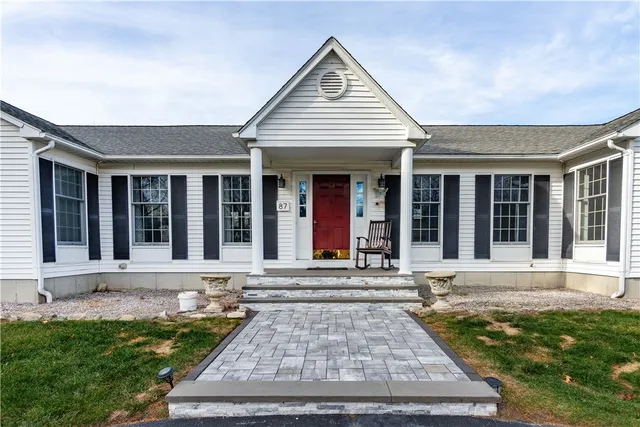 $899,999 | 87 Mann School Road, Smithfield, RI 02917