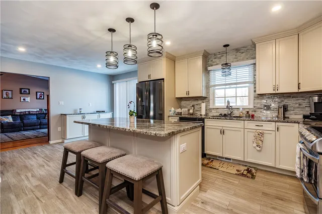 $899,999 | 87 Mann School Road, Smithfield, RI 02917