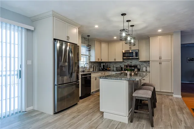 $899,999 | 87 Mann School Road, Smithfield, RI 02917