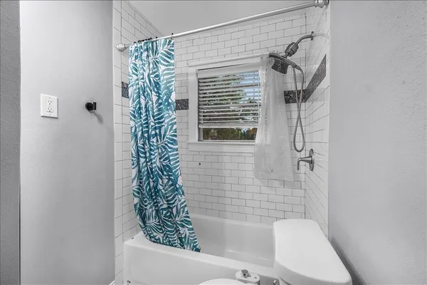 $1,900 | 301 Isbell Road, Fort Worth, TX 76114