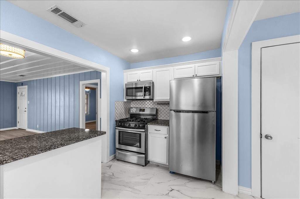 301 Isbell Road Fort Worth, TX 76114 - Photo 7 of 20