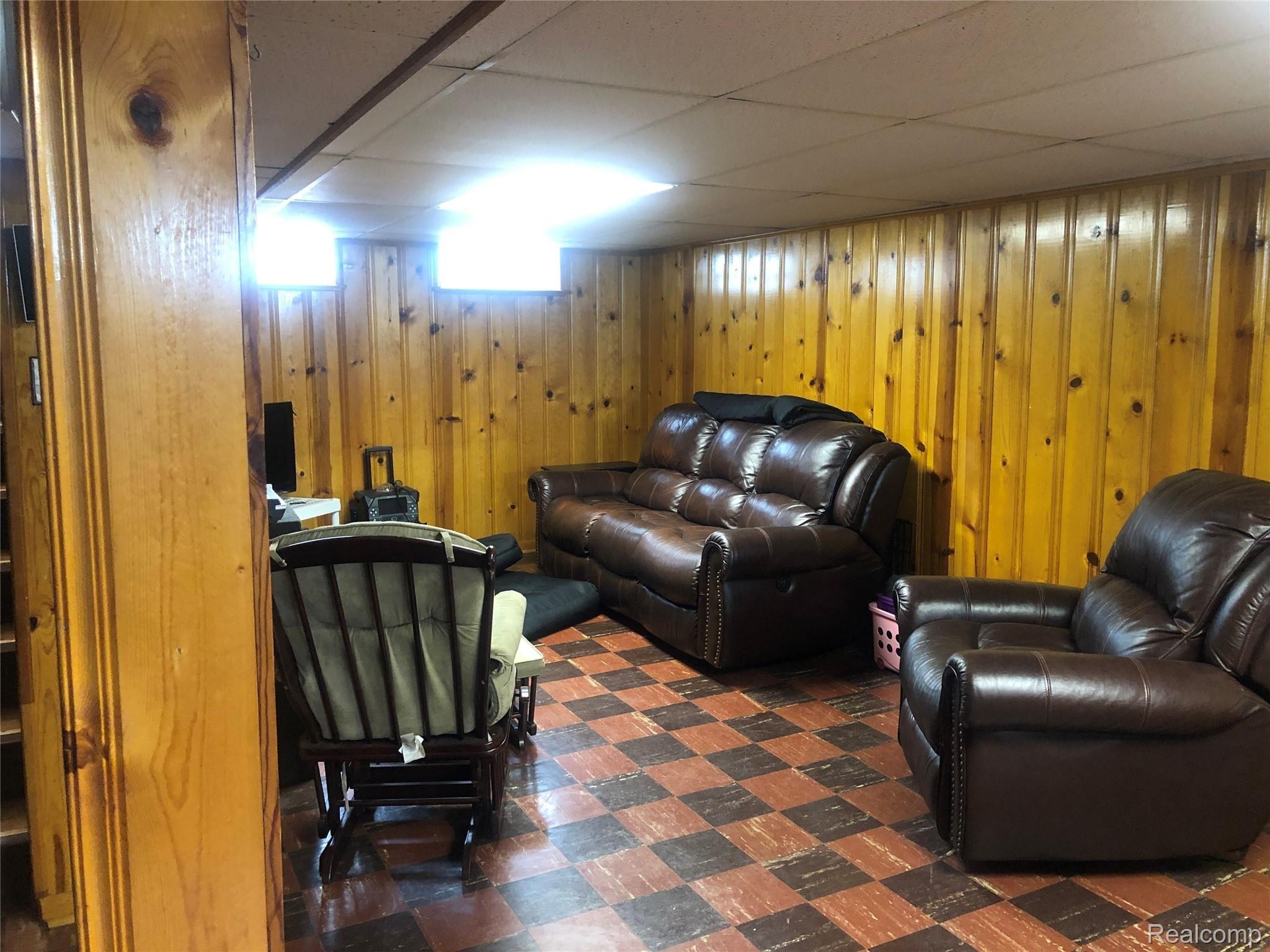 15759 Champaign Road Allen Park, MI 48101 - Photo 42 of 44 85C4CEB8-8ED4-4B74-9ACF-4AB30A1C397A.jpeg
