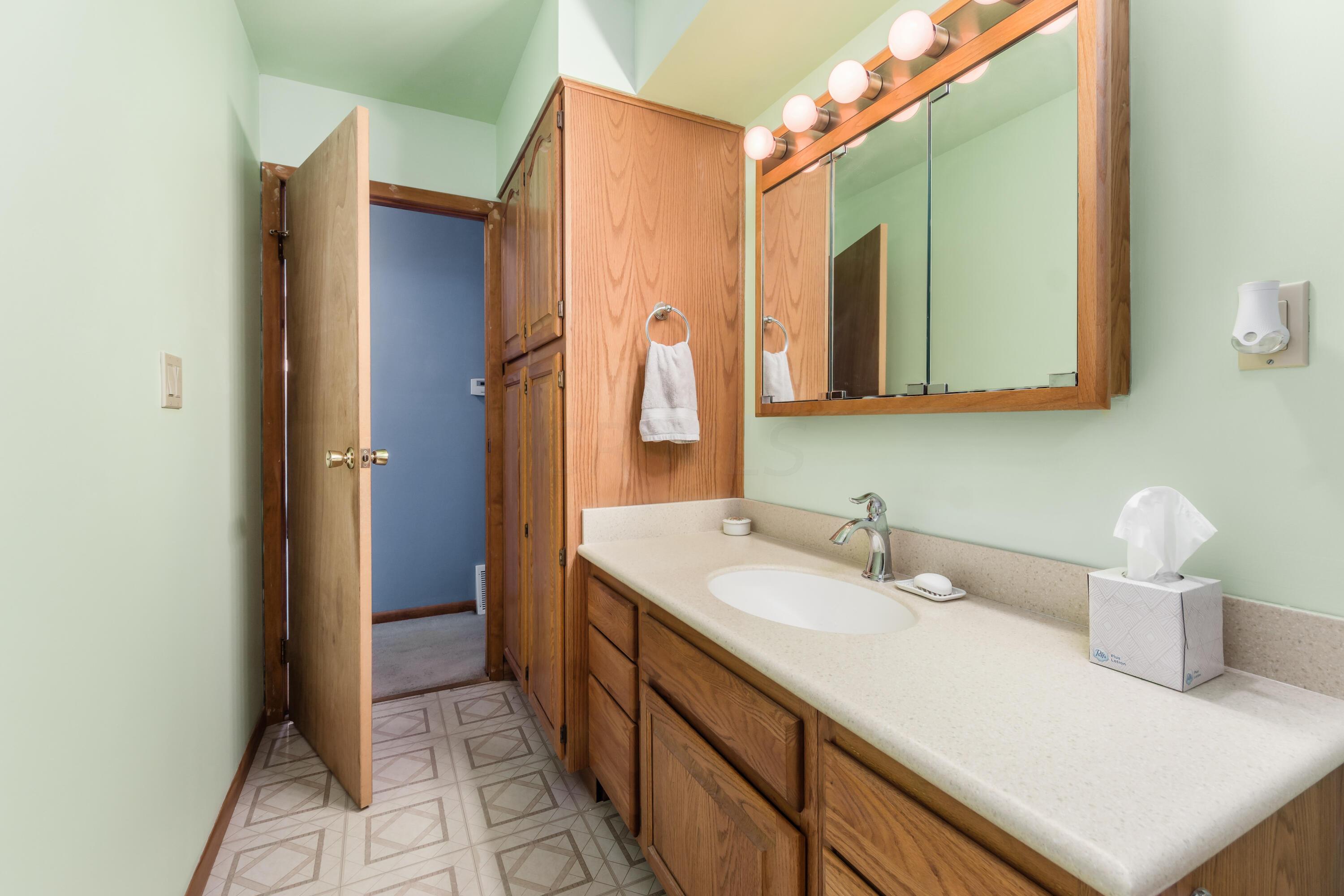 3832 Fergus Road Columbus, OH 43207 - Photo 11 of 45 Z_3832_Fergus_Rd_015