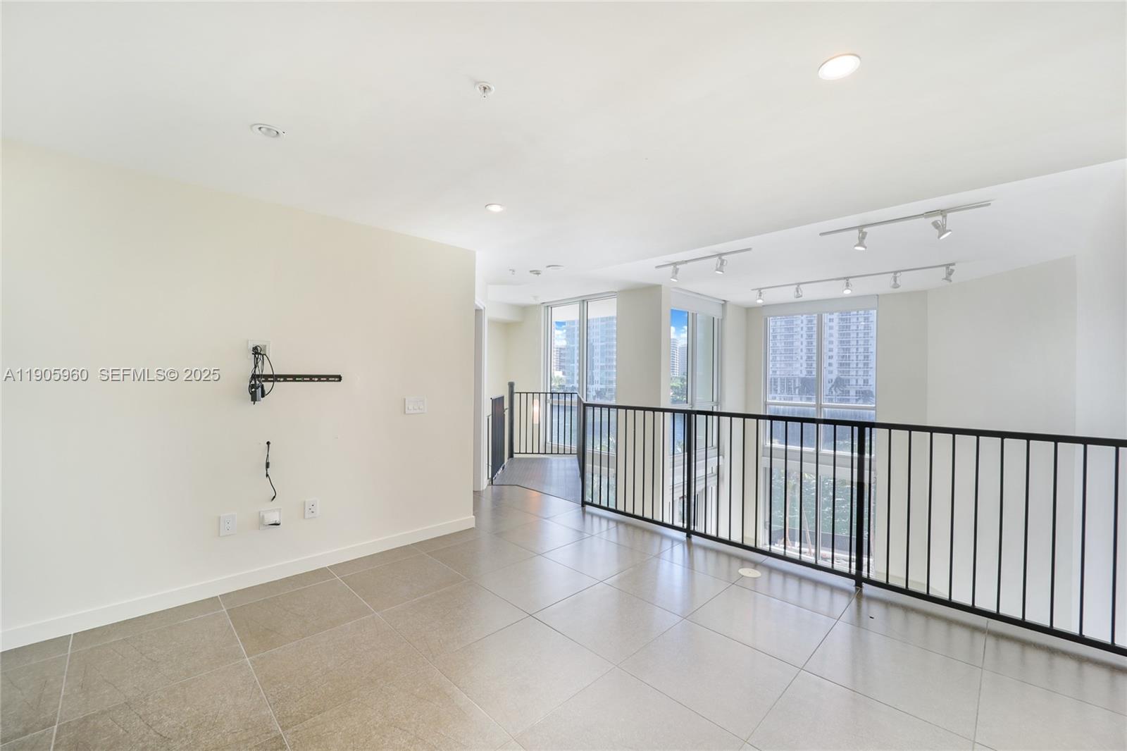 300 South Biscayne Boulevard, Unit L414 Miami, FL 33131 - Photo 13 of 21