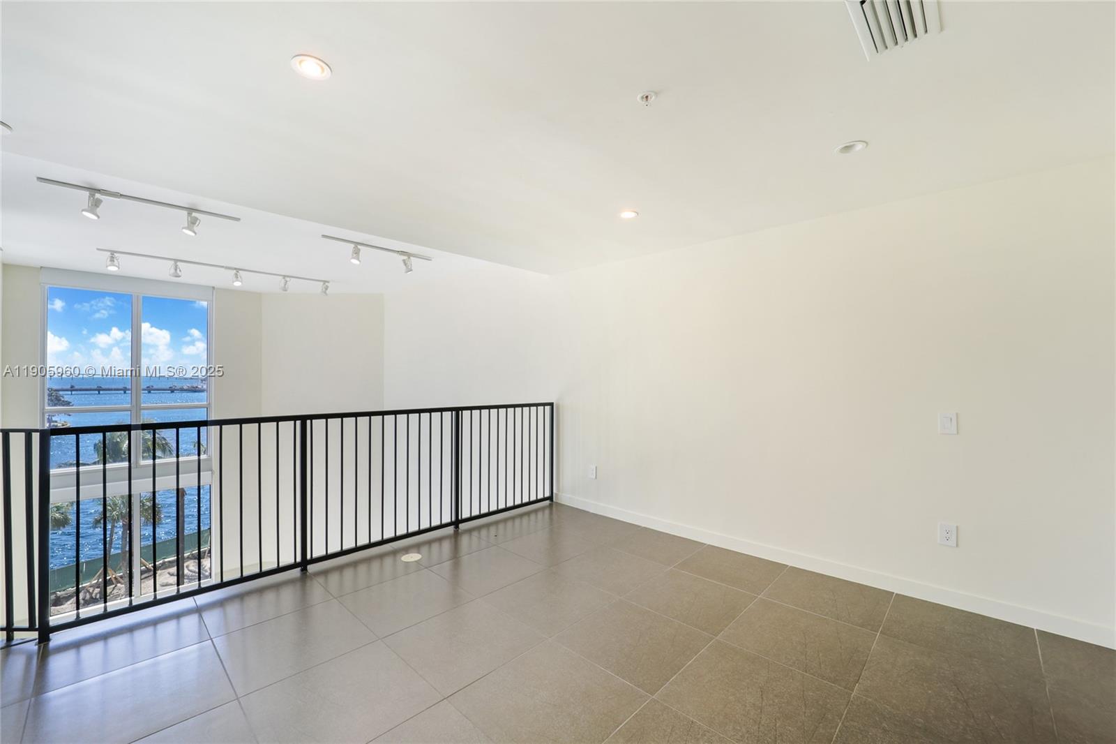 300 South Biscayne Boulevard, Unit L414 Miami, FL 33131 - Photo 14 of 21