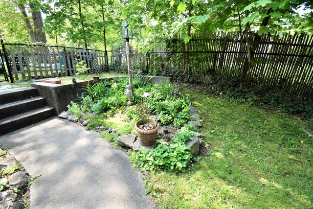 $595,000 | 34 Lyme Street, Old Lyme, CT 06371