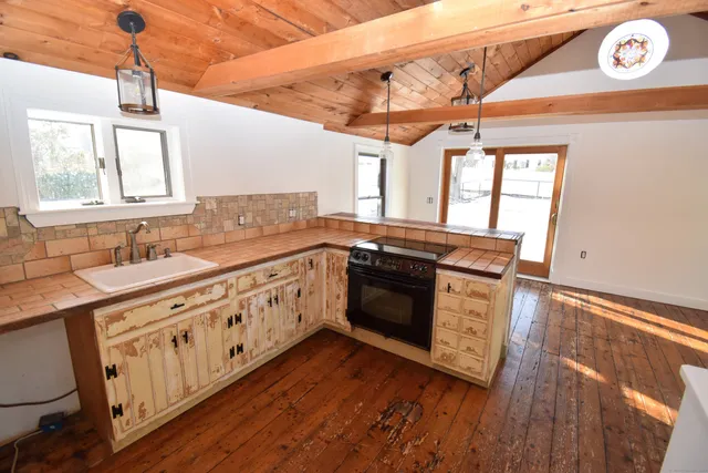 $595,000 | 34 Lyme Street, Old Lyme, CT 06371