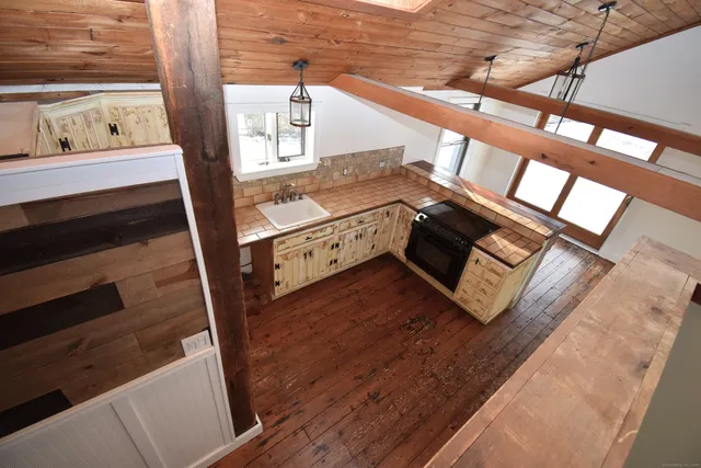 $595,000 | 34 Lyme Street, Old Lyme, CT 06371