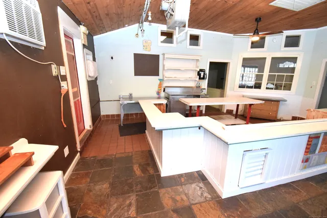 $595,000 | 34 Lyme Street, Old Lyme, CT 06371