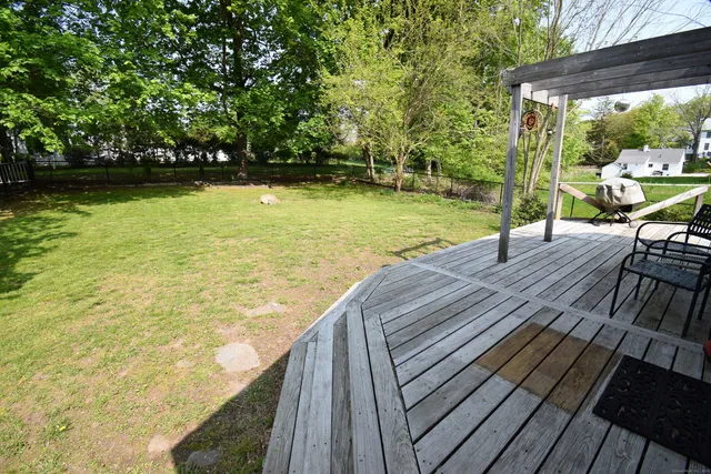 $595,000 | 34 Lyme Street, Old Lyme, CT 06371