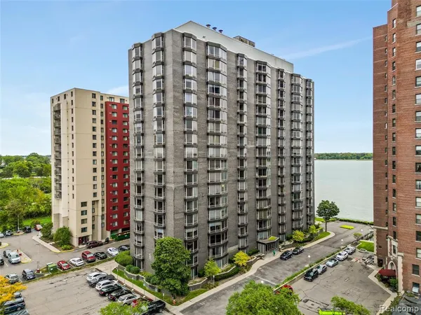 $1,400 | 8200 East Jefferson Avenue, Unit 506, Detroit, MI 48214