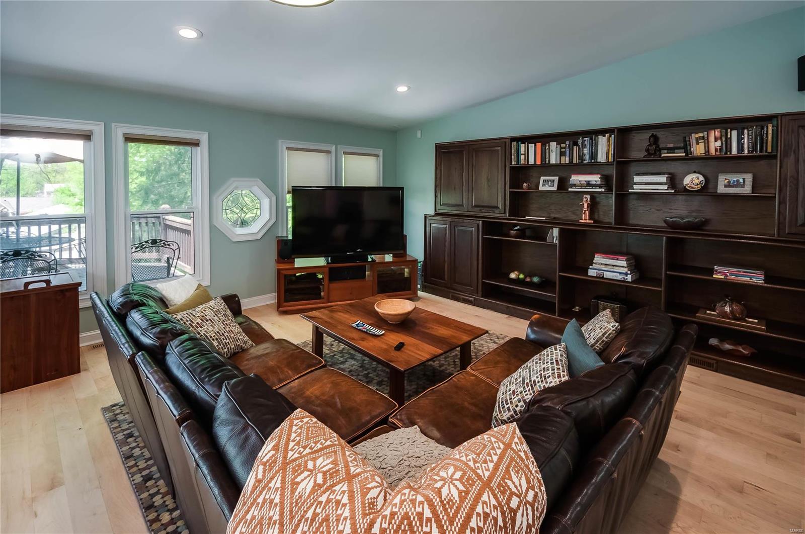 415 North Price Road Olivette, MO 63132 - Photo 8 of 48