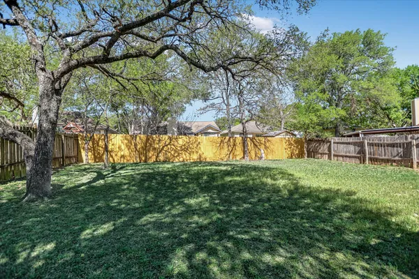 a view of yard with green space