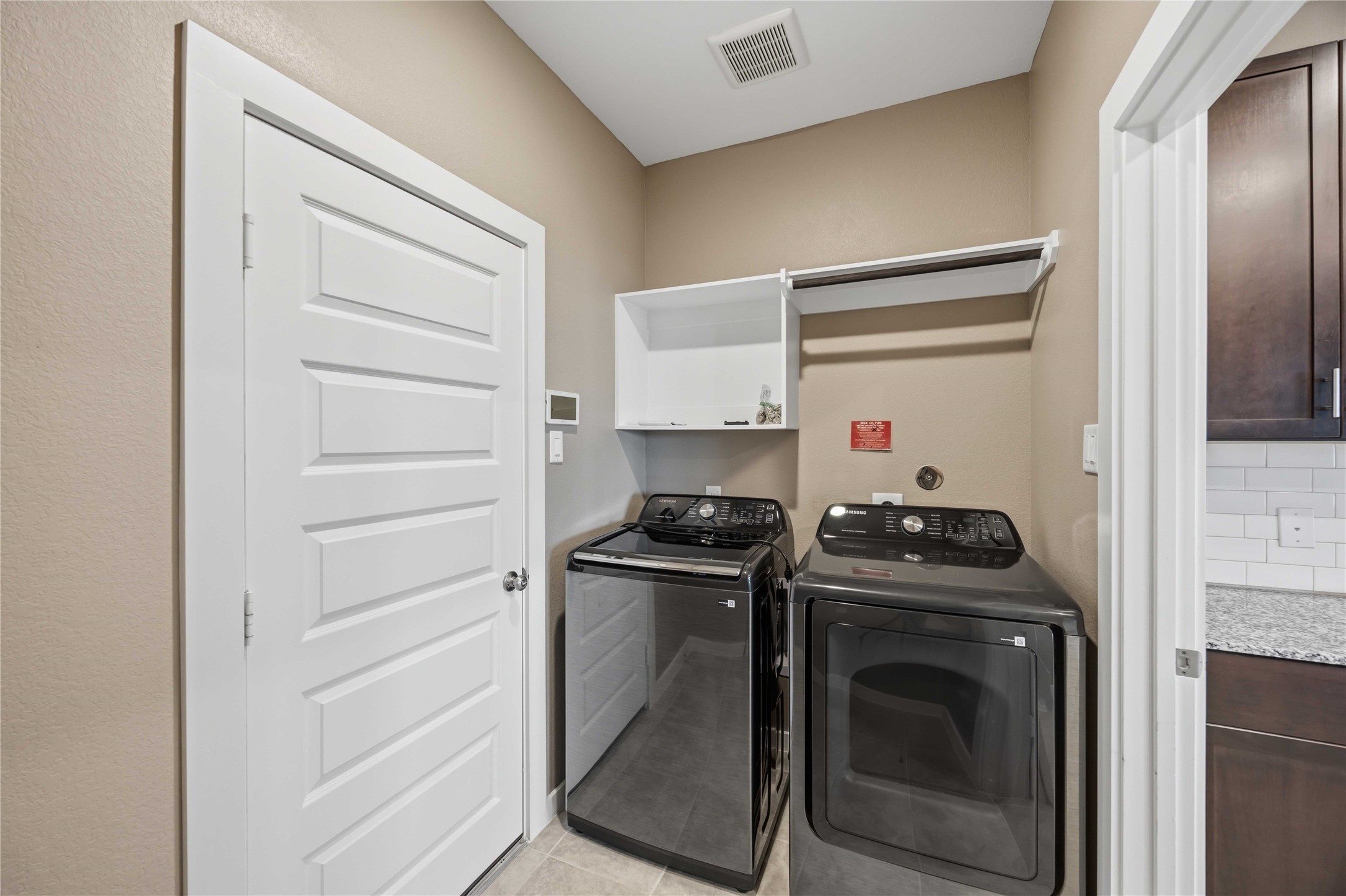 1239 Cascade Hls Drive Rosharon, TX 77583 - Photo 13 of 30 Gallery Image 13