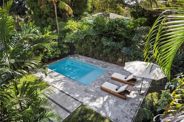 a view of a backyard with sitting area