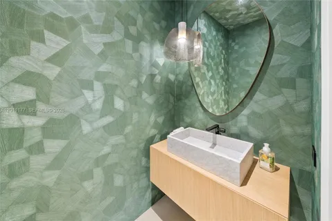 $1,975,000 | 808 Brickell Key Drive, Unit 408, Miami, FL 33131