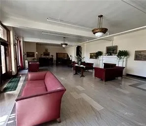 $1,650 | 2121 James M Wood Boulevard, Unit 221, Los Angeles, CA 90006