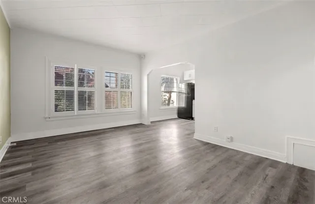 $1,650 | 2121 James M Wood Boulevard, Unit 221, Los Angeles, CA 90006