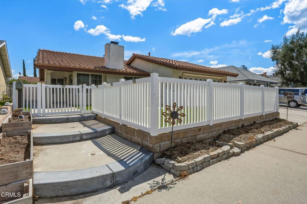 2082 Belgrave Court Simi Valley, CA 93063 - Photo 8 of 56