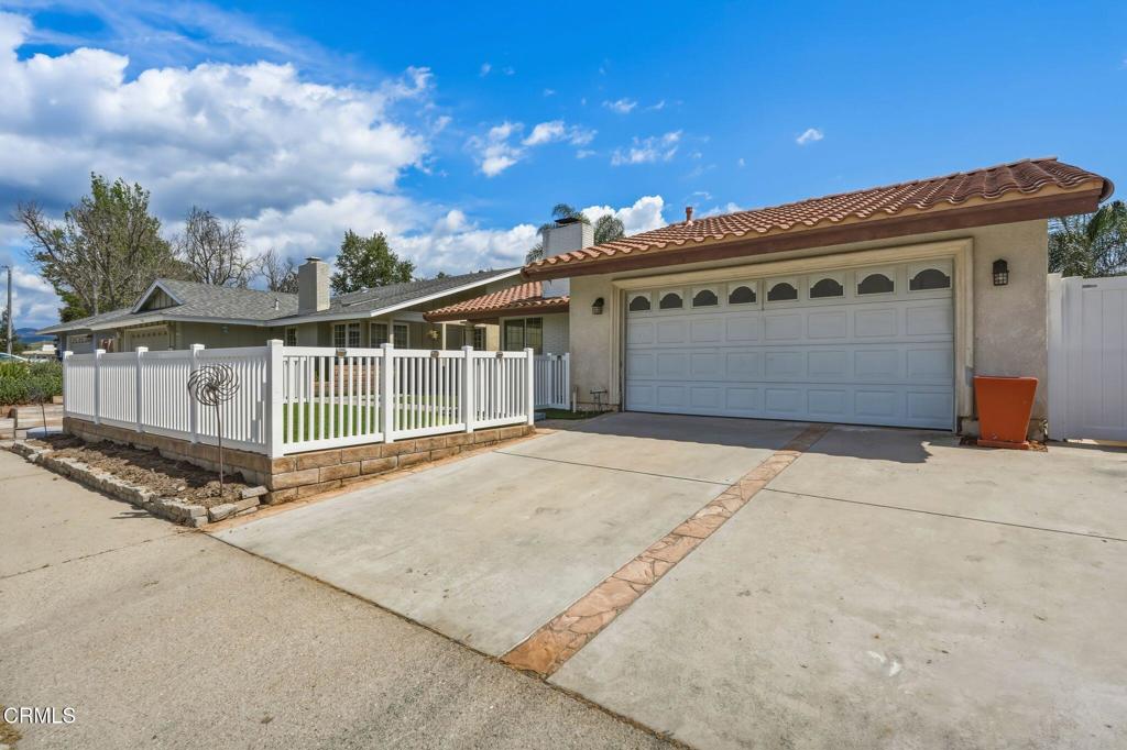 2082 Belgrave Court Simi Valley, CA 93063 - Photo 10 of 56