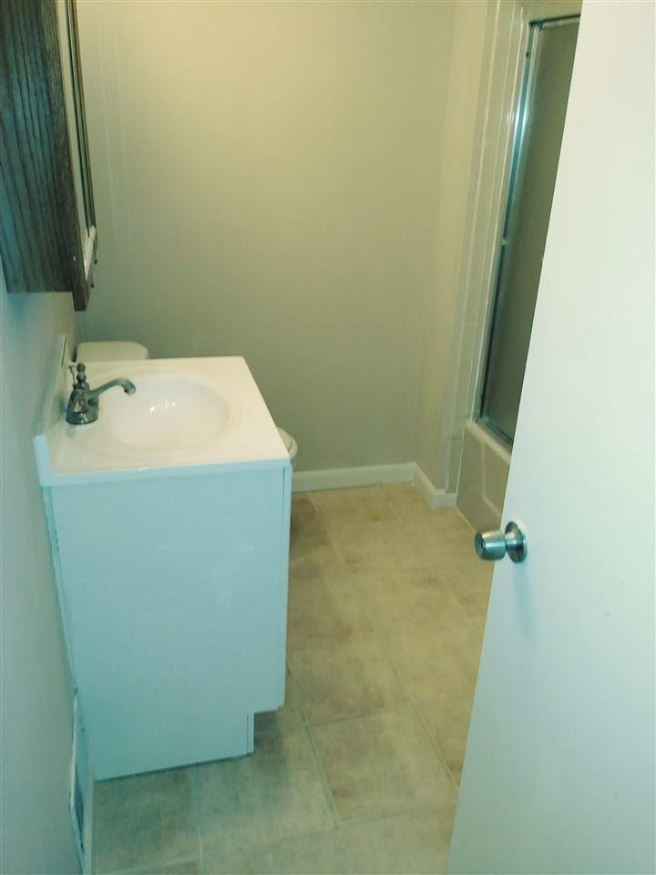 4449 East Coldwater Road Flint, MI 48506 - Photo 9 of 11 21371650-8.JPG