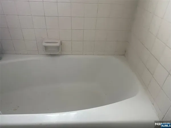 $2,800 | 52 Anderson Avenue, Unit 2, Fairview, NJ 07022