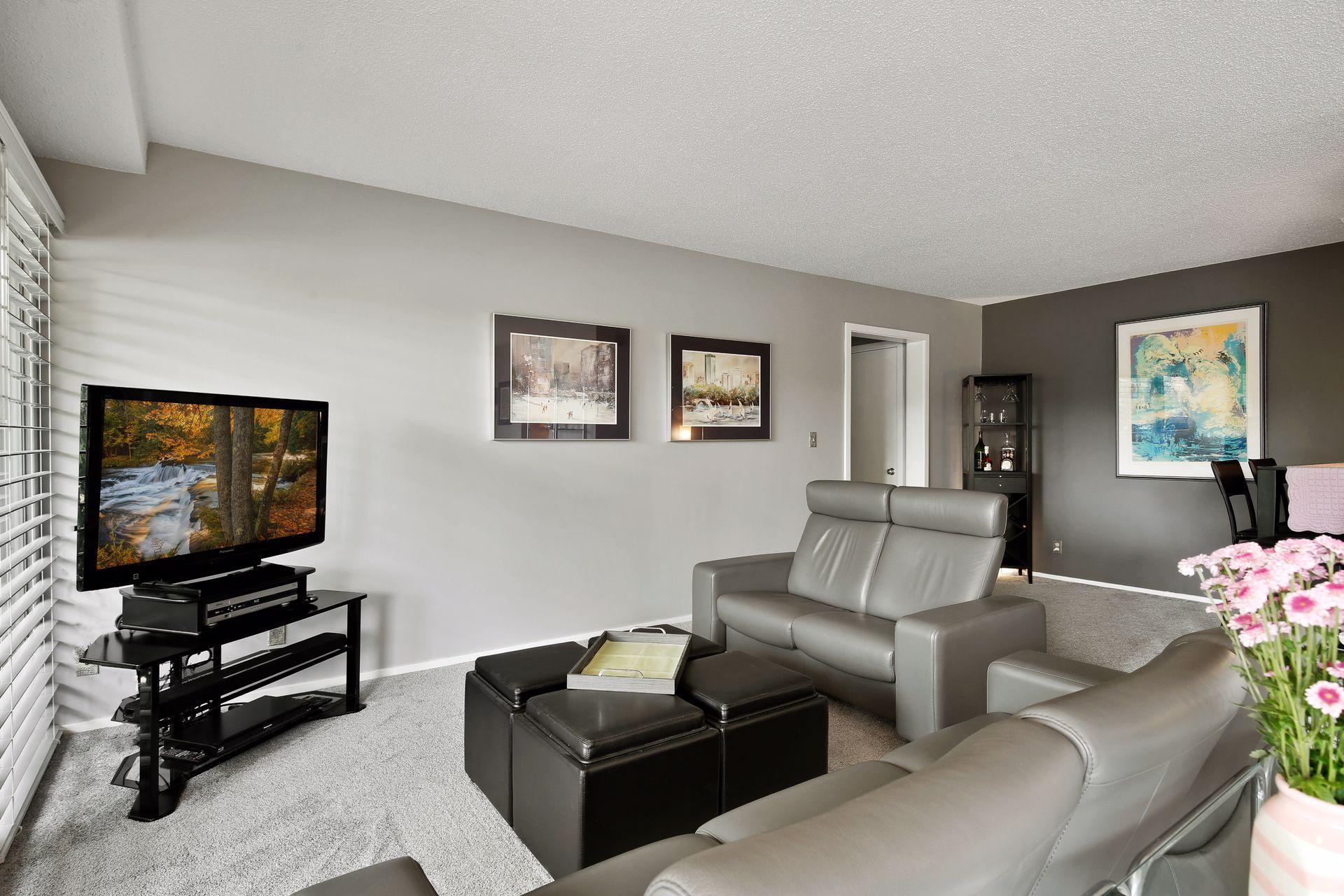 6312 Barrie Road, Unit 2B Edina, MN 55435 - Photo 6 of 19