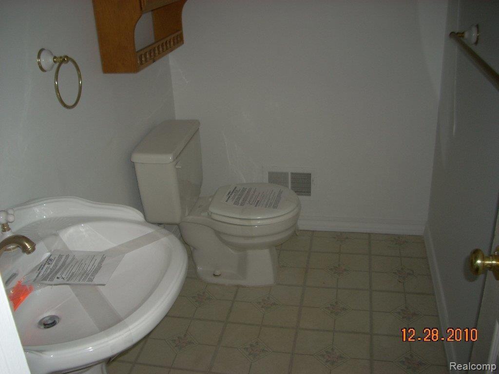 45812 Spagnuolo Road Macomb, MI 48044 - Photo 8 of 15 45812-SPAGNAULO 009