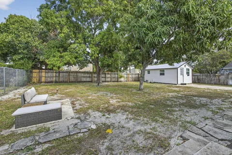 $624,999 | 701 37th Street, West Palm Beach, FL 33407